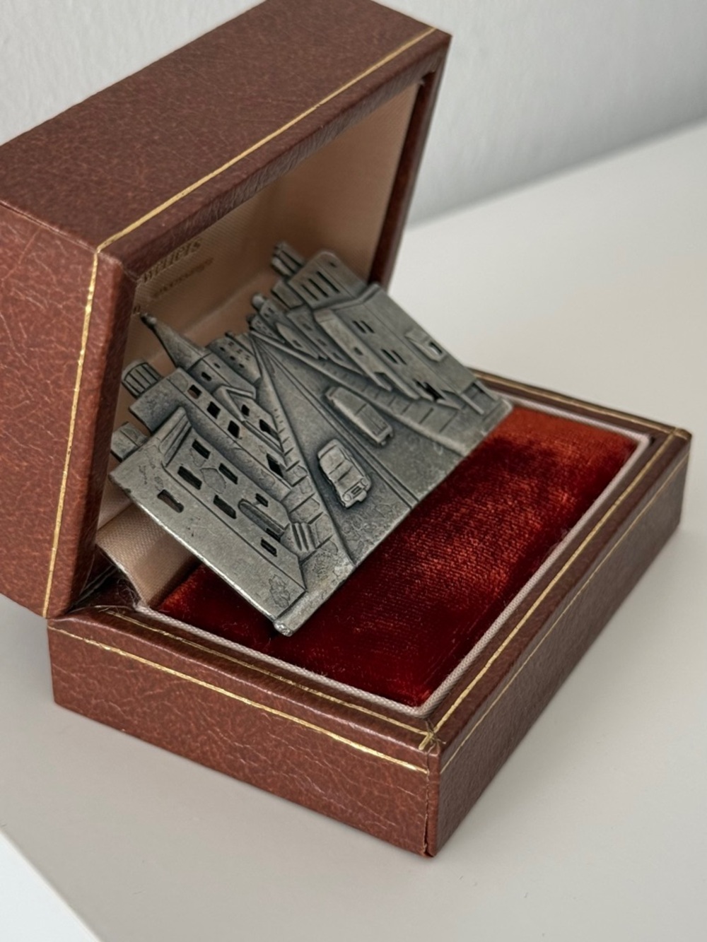 Vintage JJ Pewter Cityscape Brooch Pin - Picture 2 of 3
